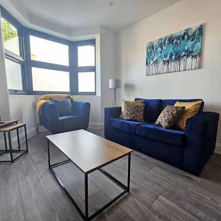 Spacious 4Br House, London, Sleeps 9, Parking Available Bagian luar foto