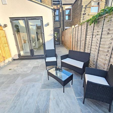Spacious 4Br House, London, Sleeps 9, Parking Available Bagian luar foto