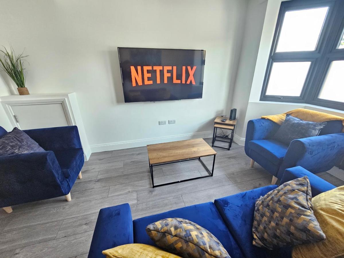 Spacious 4Br House, London, Sleeps 9, Parking Available Bagian luar foto