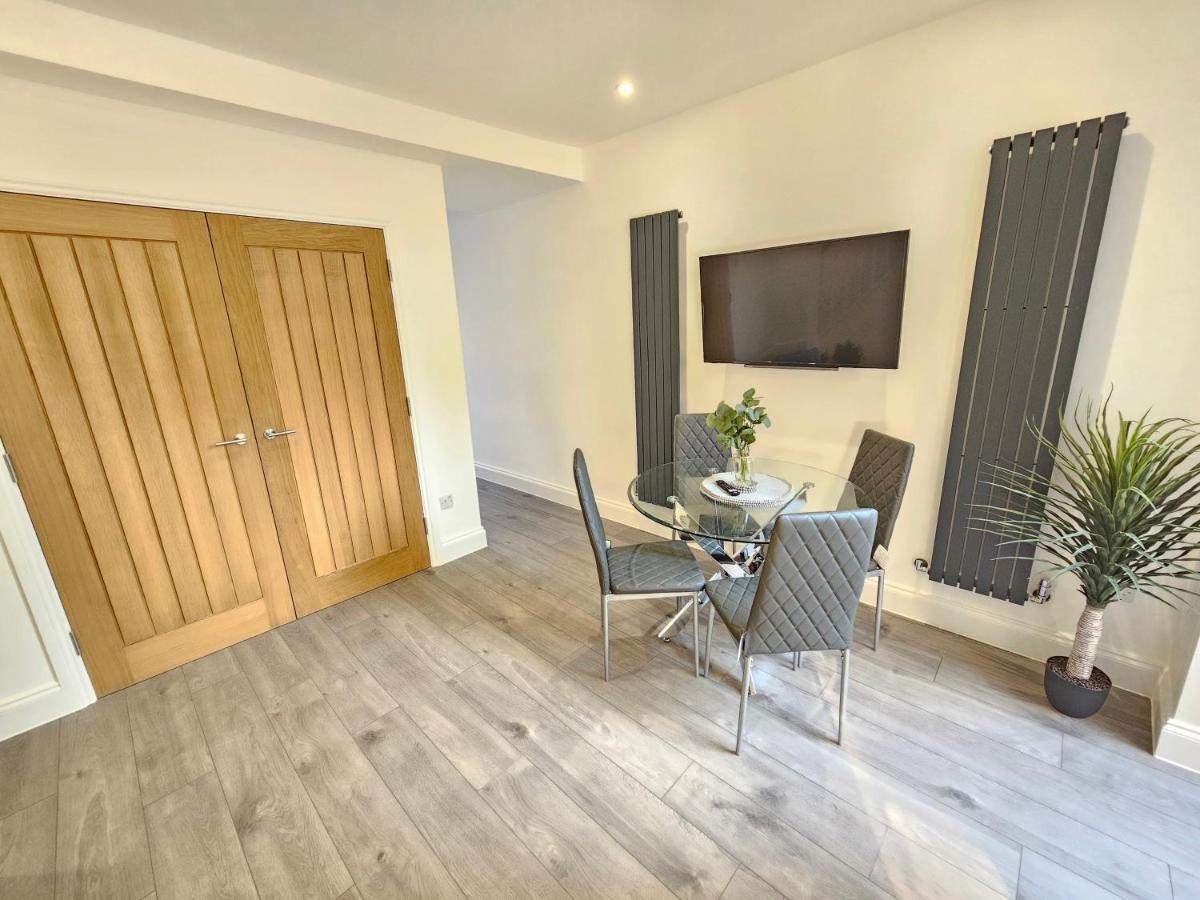 Spacious 4Br House, London, Sleeps 9, Parking Available Bagian luar foto